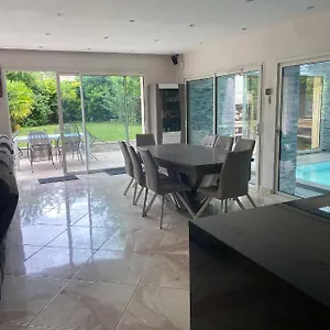 Cassidy Villa La Ville-du-Bois